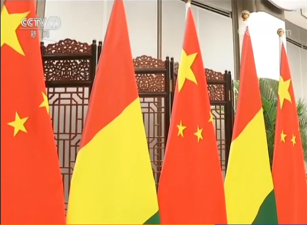 2017年，輝煌仙藝為“金磚五國峰會”提供國家領(lǐng)導(dǎo)人合影屏風(fēng)家具作品